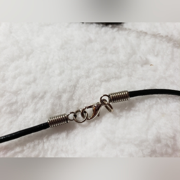 OFFICIAL RESIDENT EVIL 5 Kijuju Necklace Promo Capcom Rare - Picture 8 of 12